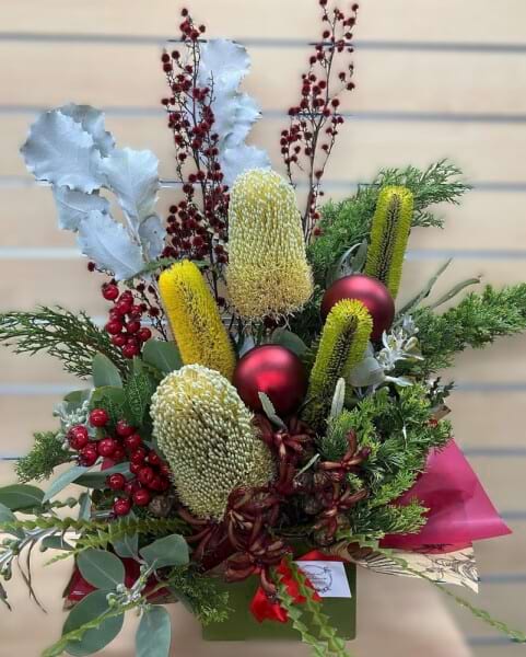 Christmas Wildflower Arrangement 